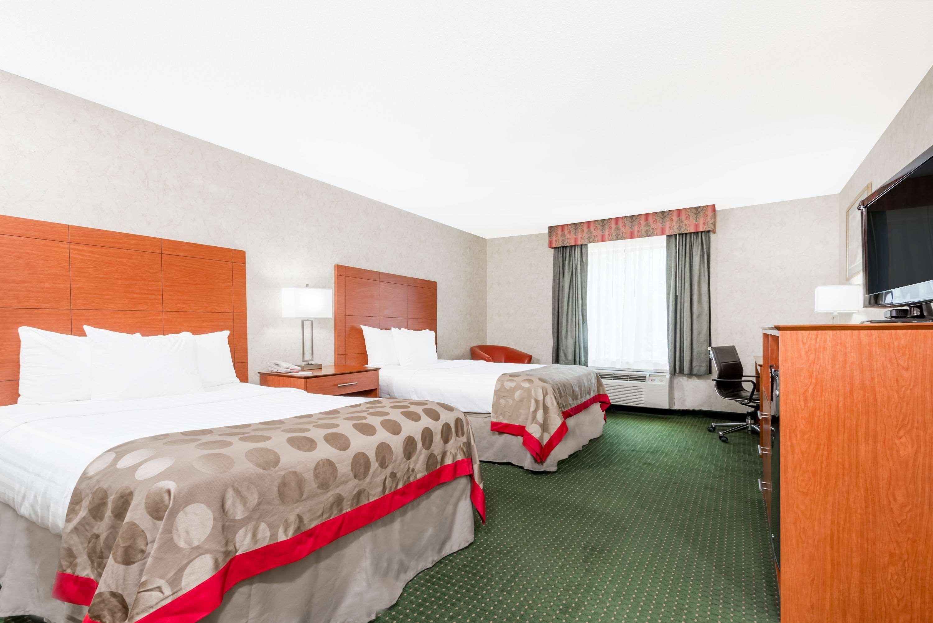 Ramada By Wyndham Lexington North Hotel & Conference Center Exterior photo