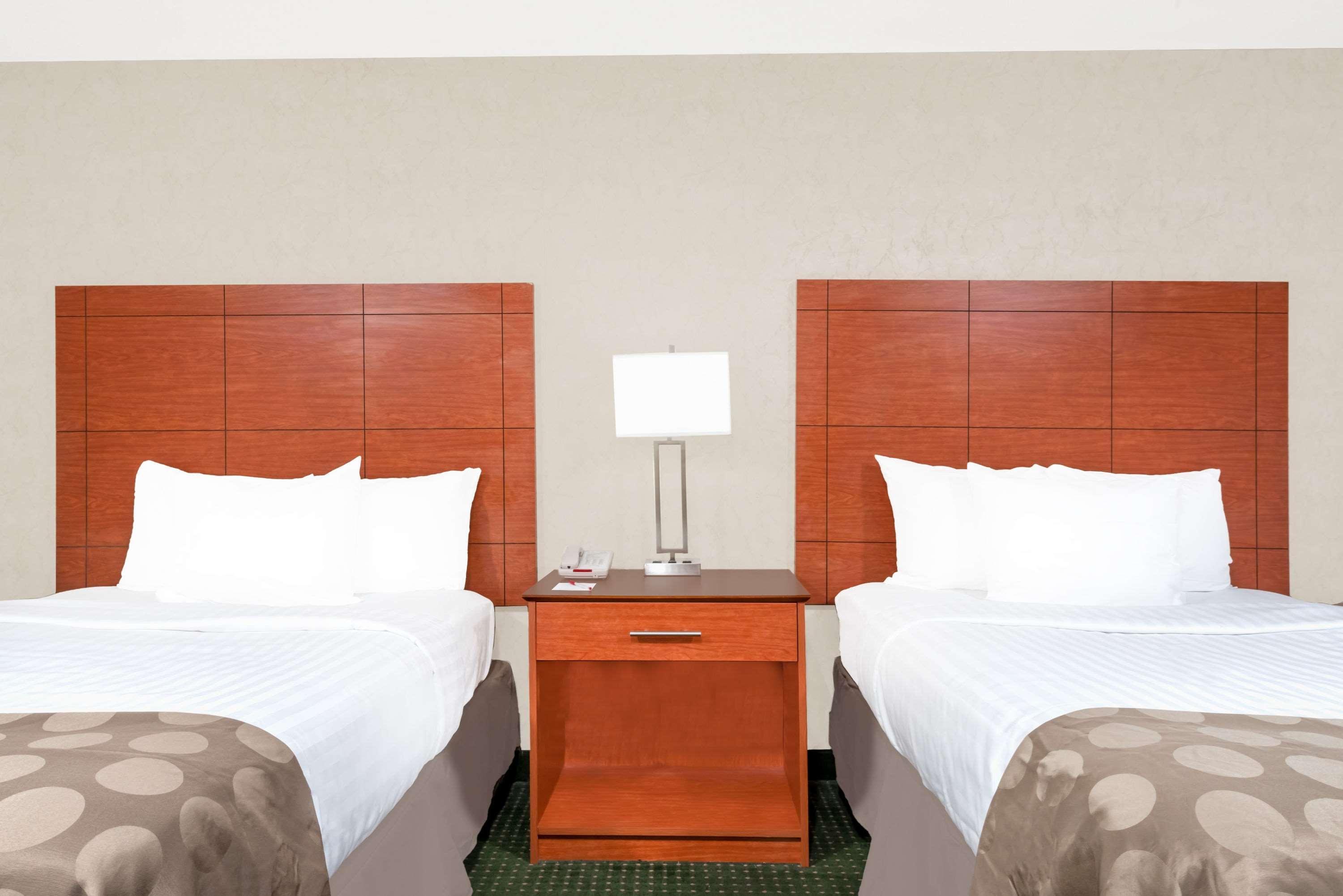 Ramada By Wyndham Lexington North Hotel & Conference Center Exterior photo