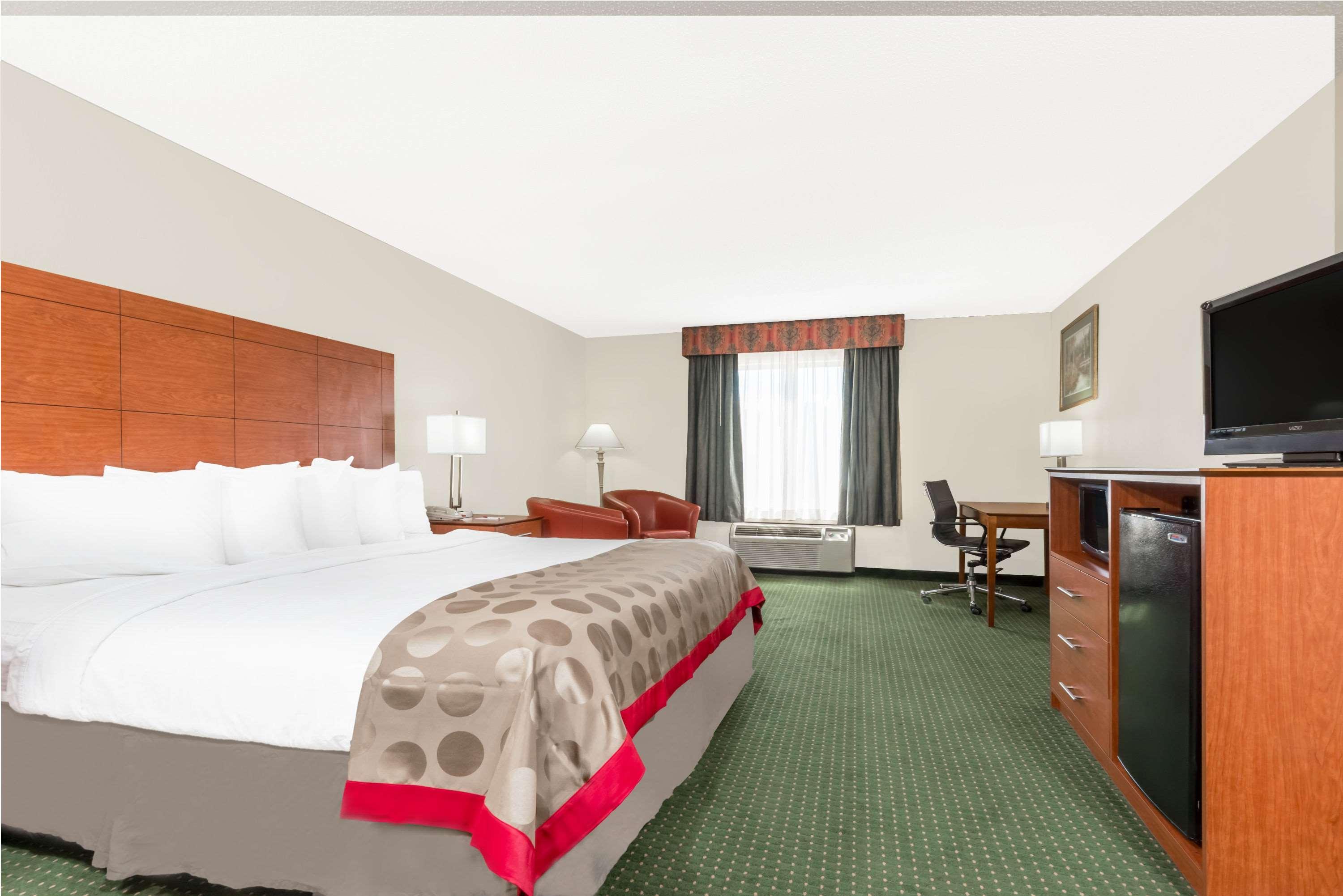Ramada By Wyndham Lexington North Hotel & Conference Center Exterior photo