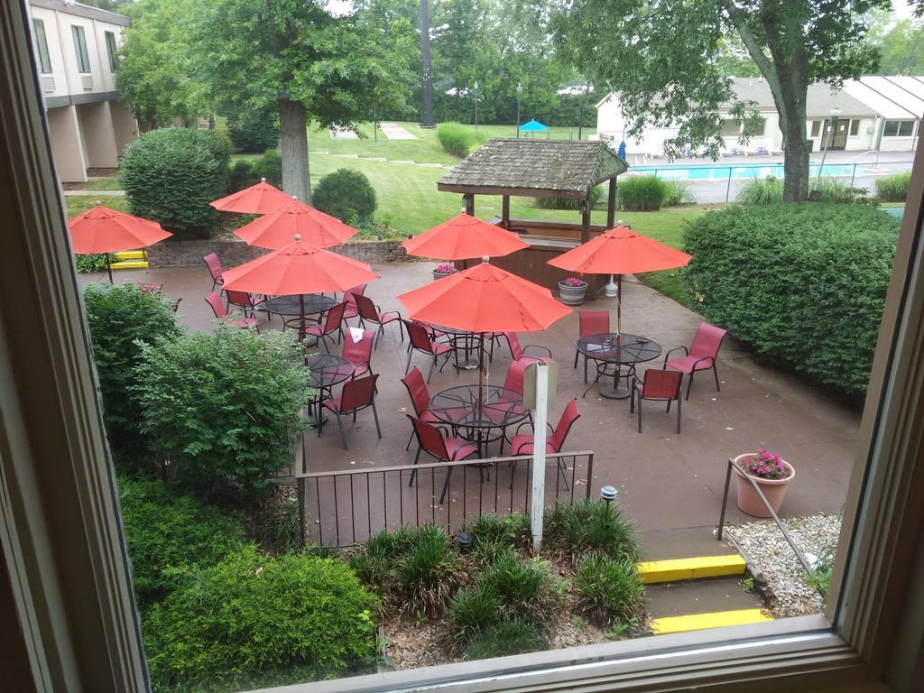 Ramada By Wyndham Lexington North Hotel & Conference Center Exterior photo