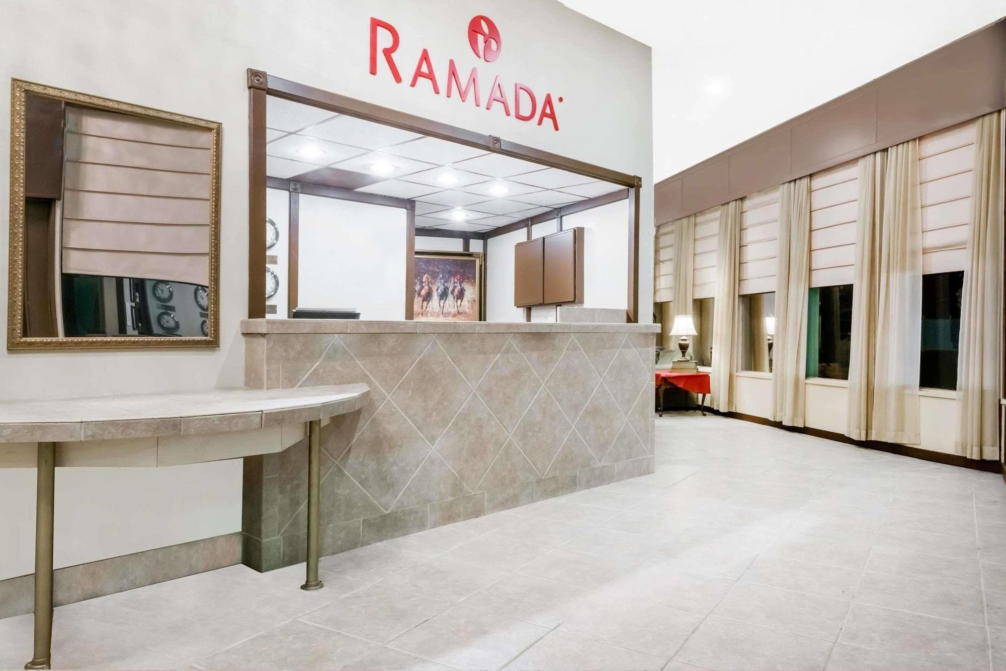 Ramada By Wyndham Lexington North Hotel & Conference Center Exterior photo